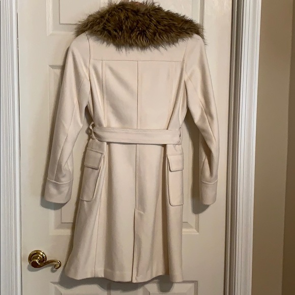 Coat with detachable collar - Picture 2 of 4